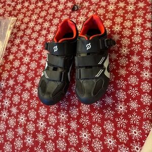 Peloton Cycling Shoes in Classic Black